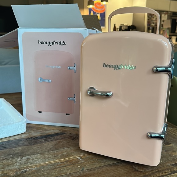 Pretty Peach Beautyfridge - Picture 3 of 9